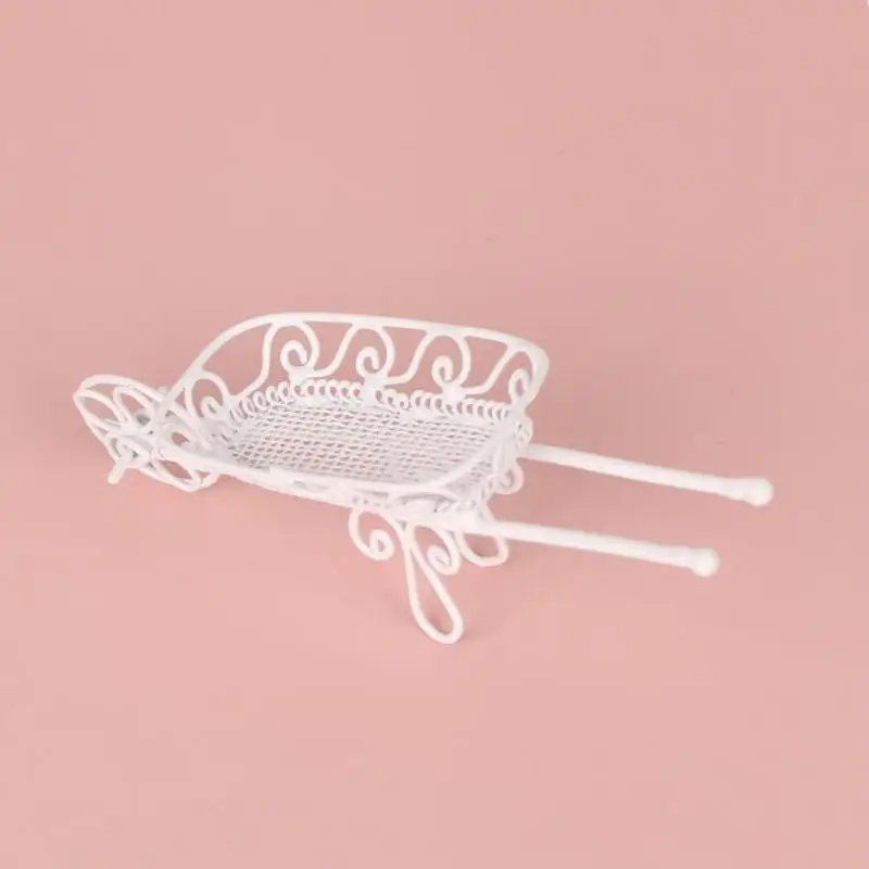 Encantador mini juguete de carrito de mano de hierro, decoraciones de escritorio Kawaii y regalo de herramientas de jardín para casa de muñecas, 1 Uds.