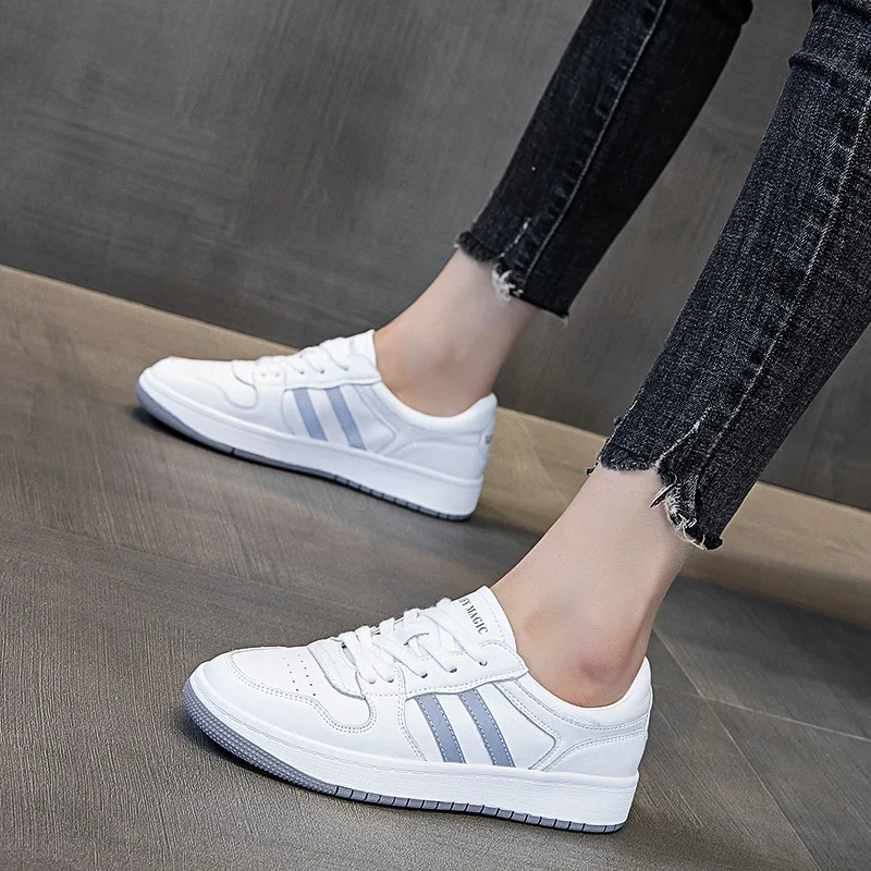 Sneakers di tendenza da donna in pelle crosta moda primavera autunno scarpe sportive da passeggio all\'aperto scarpe stringate bianche traspiranti