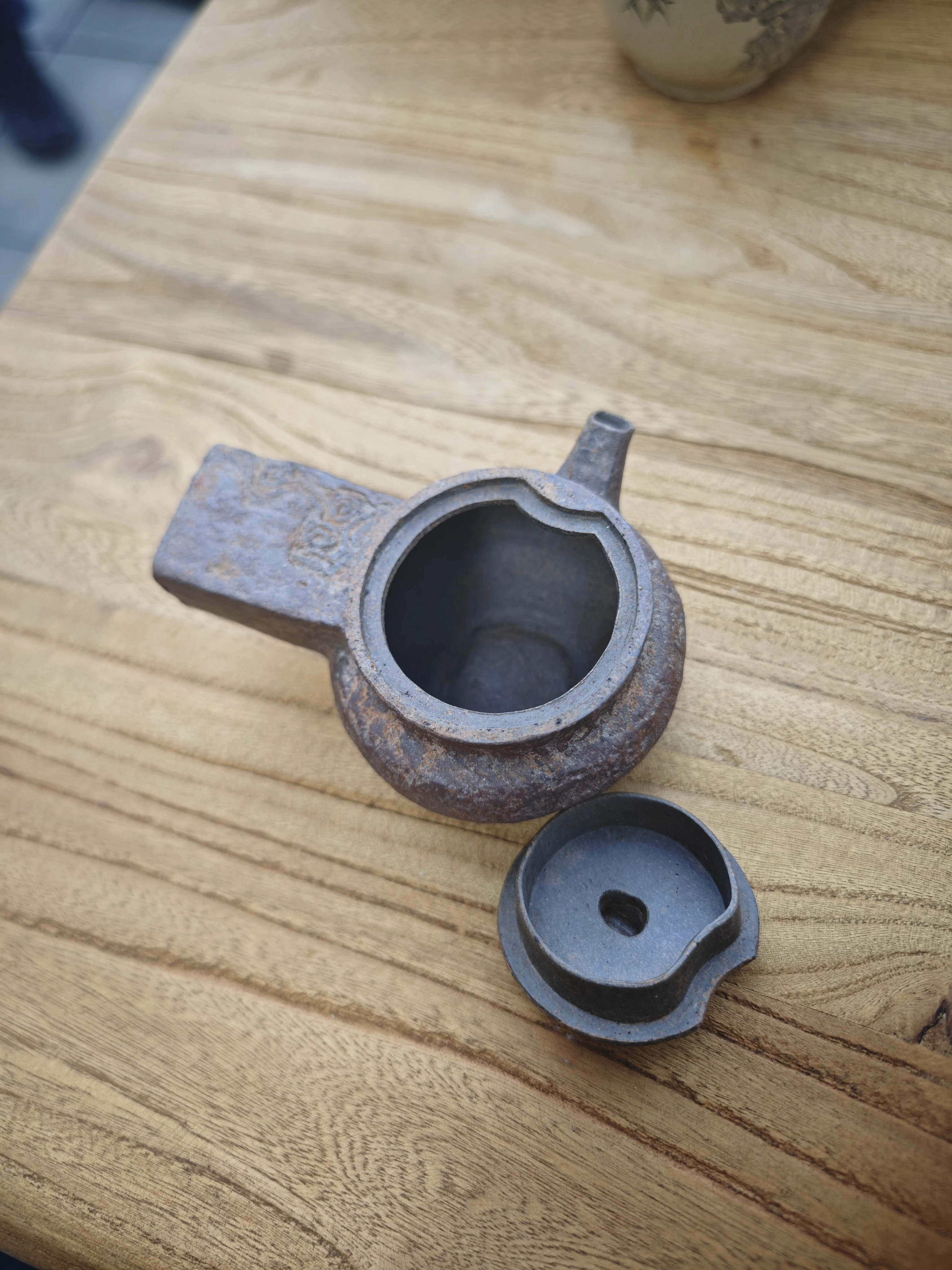 Handmade Antique Purple Sand Ceramic Yixing Teapot Hand-Engraved Animal Head Design Limited Edition Traditional Chinese Cultural