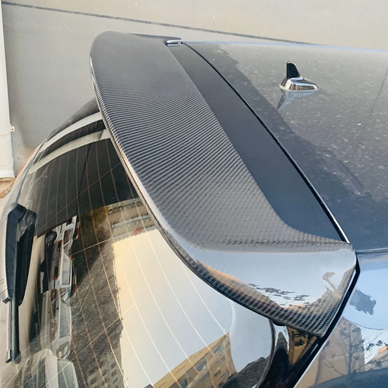 The carbon fiber beautifier for the rear wing of the spoiler of the car trunk is suitable for Volkswagen Golf MK7 Rline2014-2019