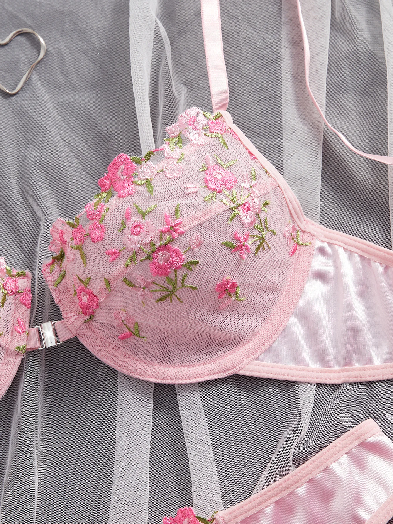 Rosa Blumenstickerei-Dessous-S – Sheer Mesh Bra Bewertung und Preis
