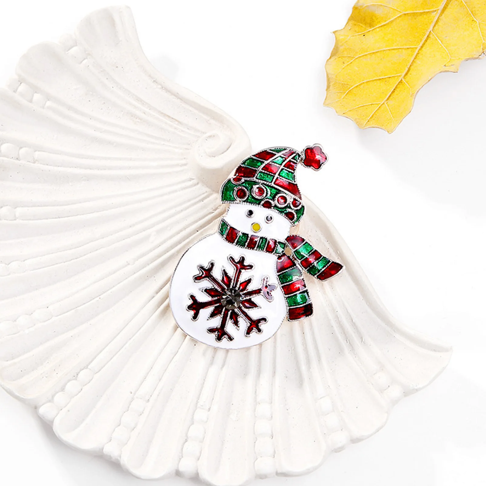 Christmas Snow Man Alloy Brooch Christmas Creative Pin Accessories for Banquet Wedding Dresses Decorations