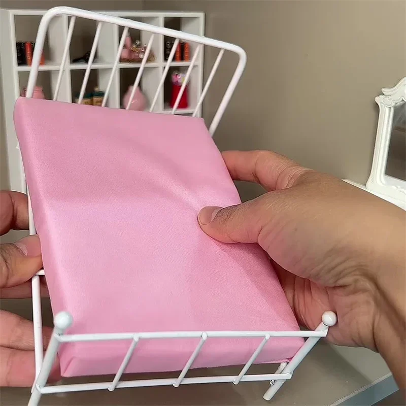 Nuovo 1:12 casa delle bambole in metallo casa delle bambole letto mini mobili per bambole struttura in ferro letto singolo mini modello camera da letto scena accessori per casa delle bambole