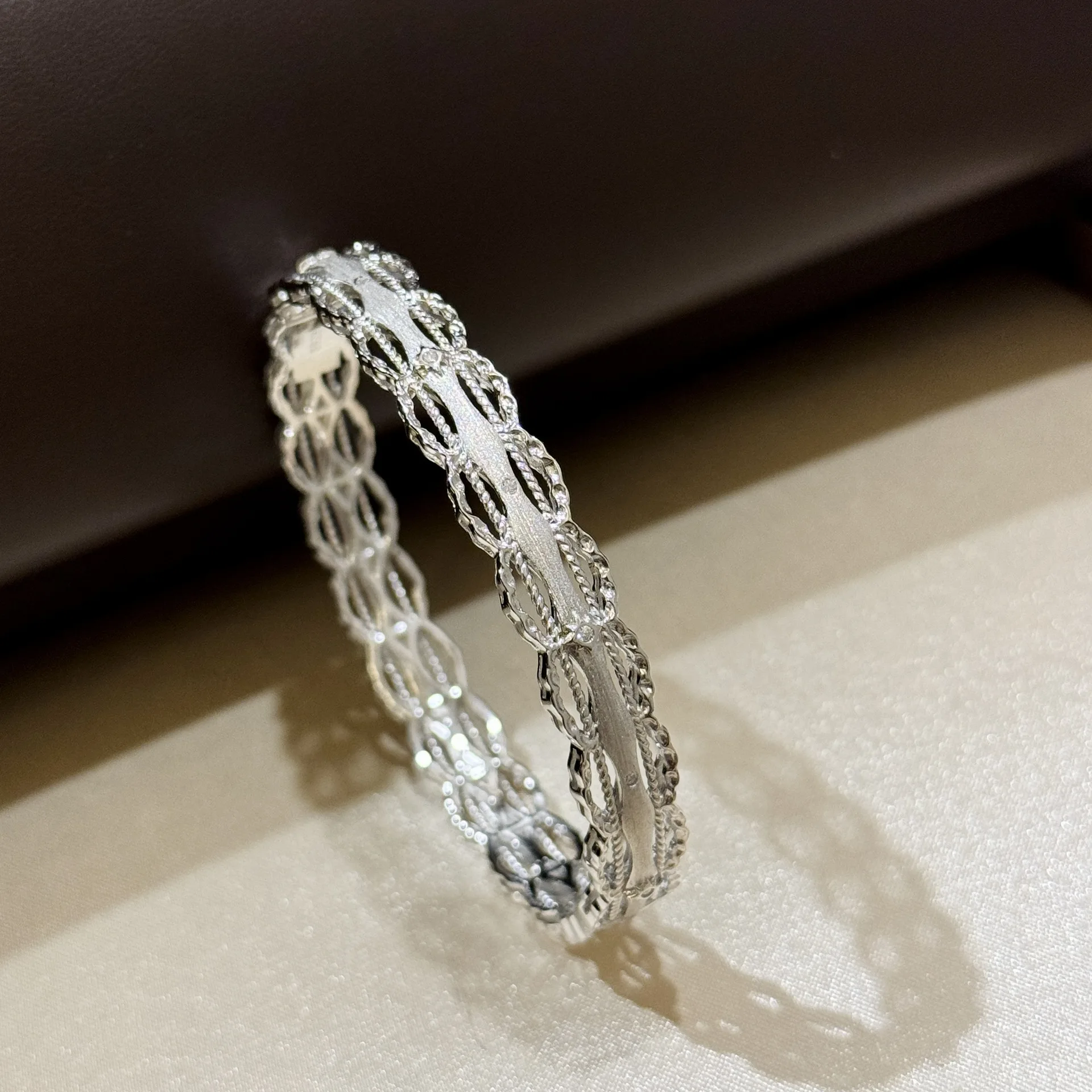 

BELLUX S925 Pure Silver Hollow out Lace Design Bracelet Vintage Brushed Italian Handmade Fine Bangle