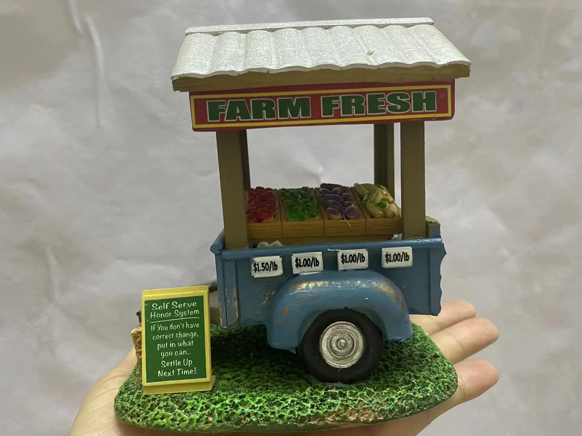 Resin figurine mental psychological sand table game box court therapy farm  fresh