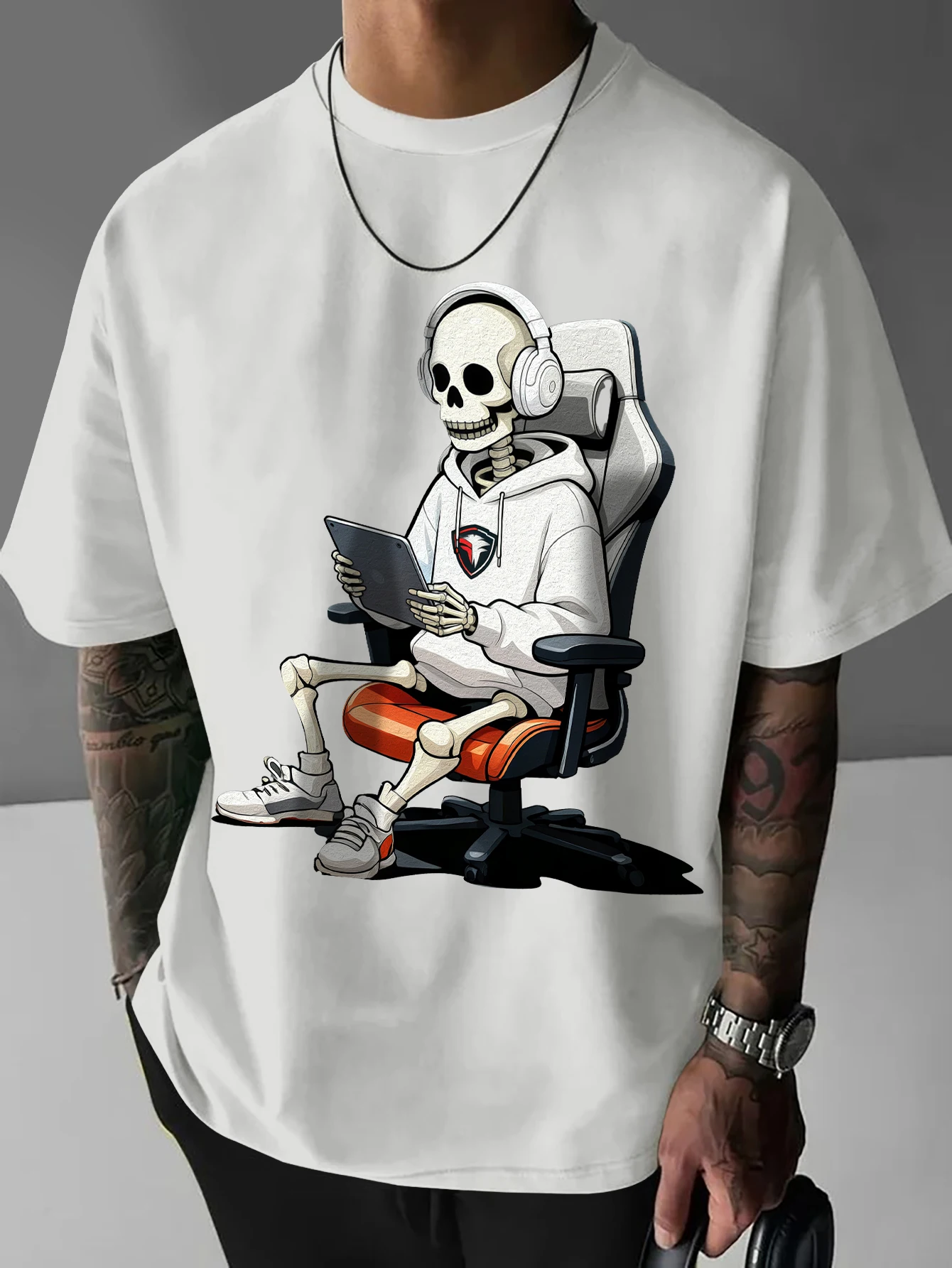 Men Pink Oversized T-Shirt Gaming Skeleton Headset Tablet Gaming Chair Cartoon Front Print Casual Streetwear Summer Loose Tee
