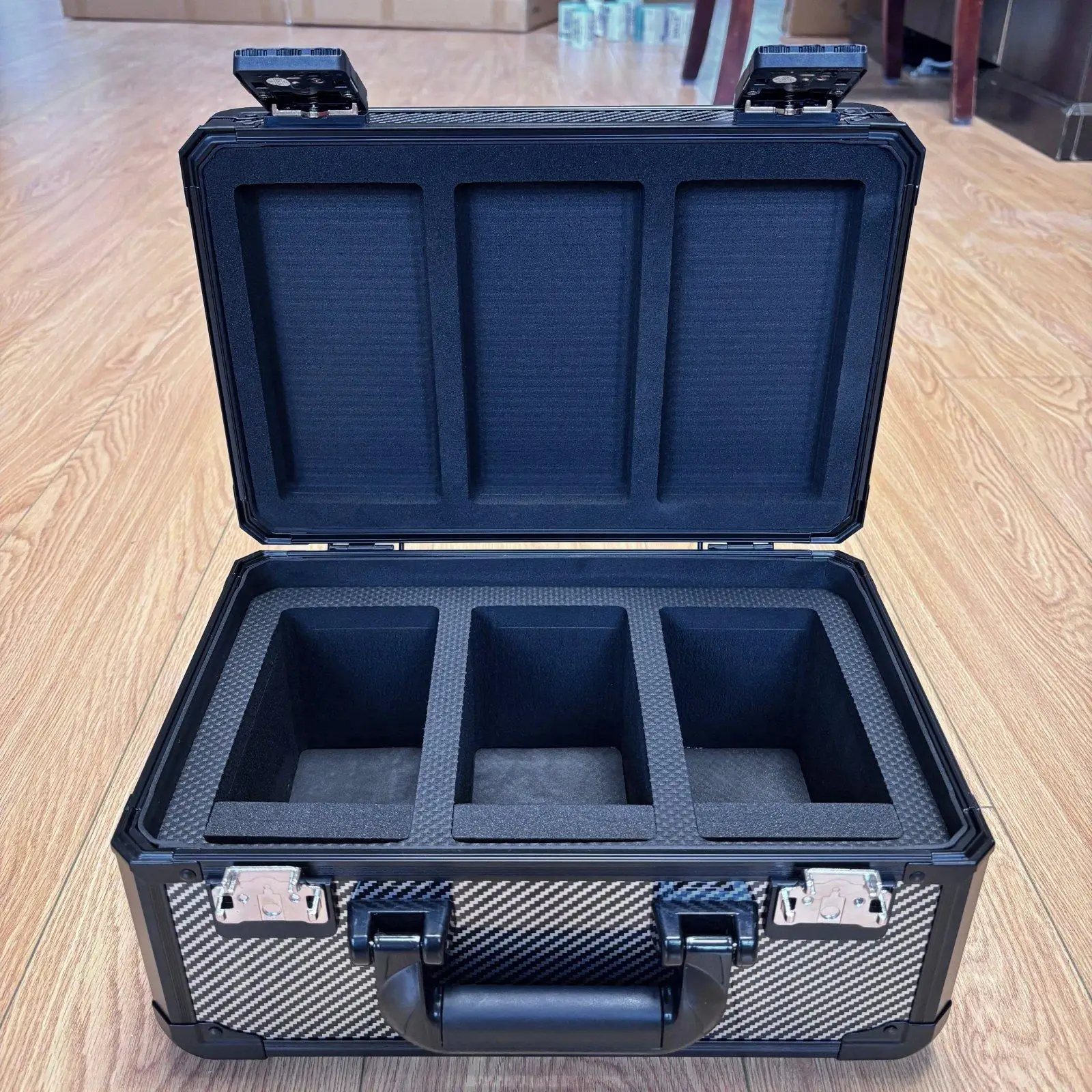 Portable Card Case with Dividers Aluminum Alloy Card Holder Display Box for Trading Card Game and Card Packs