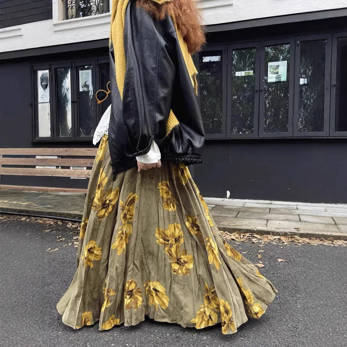 

Retro Skirt for Women 2025 Autumn and Winter New Loose Slimming Long Skirt with Atmospheric Floral and Velvet Skirt