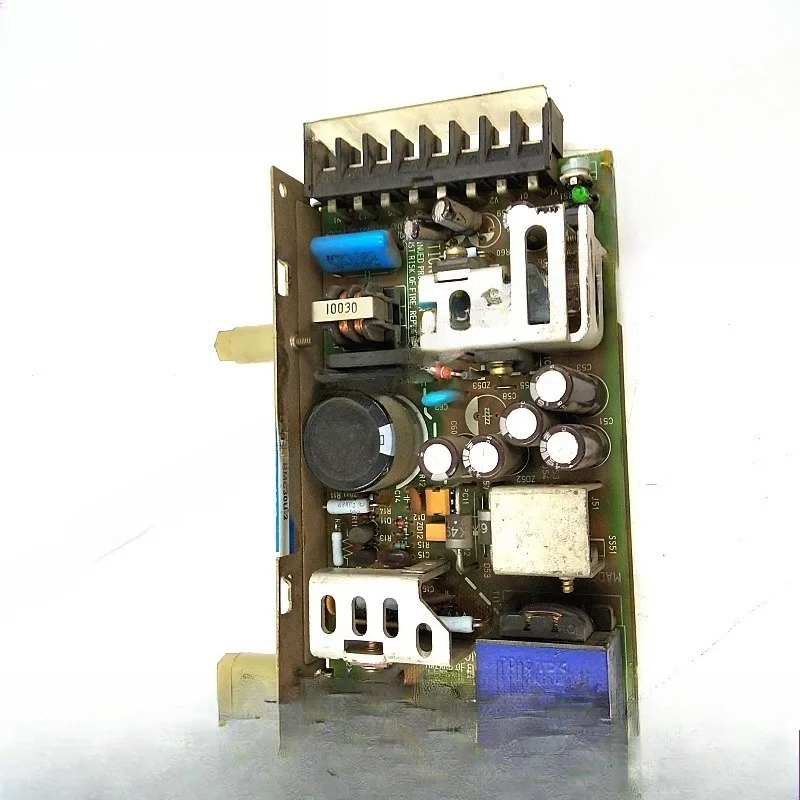 

Детали подходят для аксессуаров для лифтов Toshiba. Плата выключателя питания CV180. RMC30A-2/RMC30U-2.