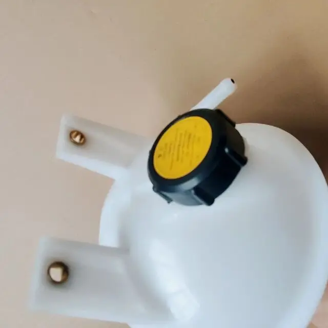 Auto parts High quality 1 pcs Expansion tank OE number 1311010R002 for JAC Sunray 2.8/2.5