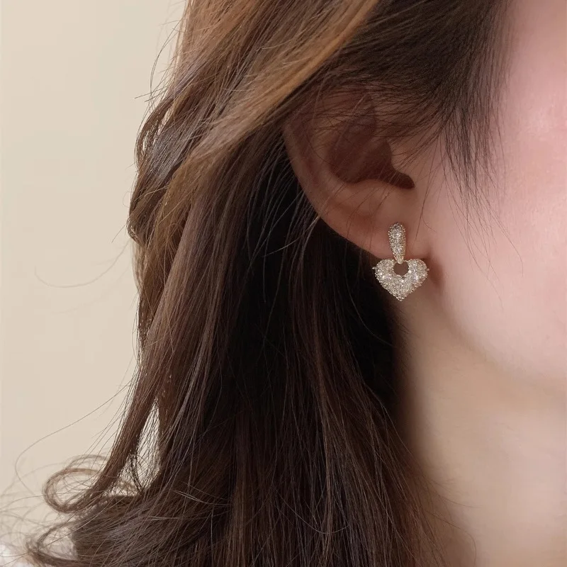 2024 Fashion New Style Versatile Korean Edition Earring Design Super Sparkling Full Diamond Hollow Heart Earrings For Women's image 3