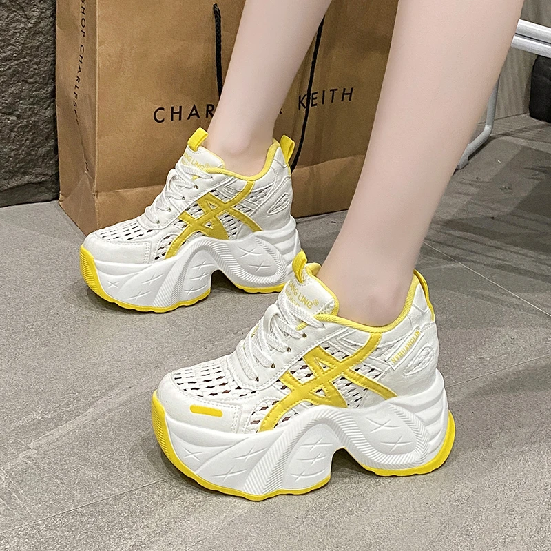 

2025 массивные кожаные кроссовки, летняя повседневная вулканизированная обувь, женские дышащие полые кроссовки на высокой платформе, 9 см, спортивная обувь для папы