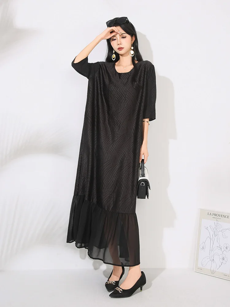 ชุดเดรส Miyake Pleats: เสื้อคลุมคอกลมลายนูน |   สลิปน้ําหนักเบาแบบเชียร์ |   สลิมมิ่งหลวมพอดี [20252167]