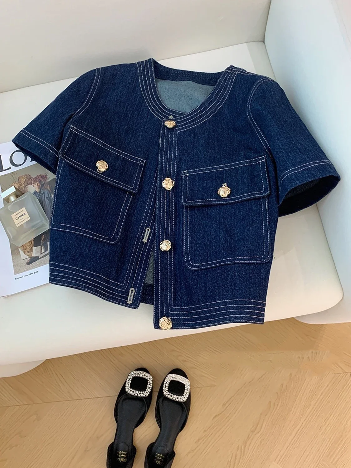 Retro denim manga curta para as mulheres 2025 verão novo francês elegante o pescoço moda único breasted solto curto topo