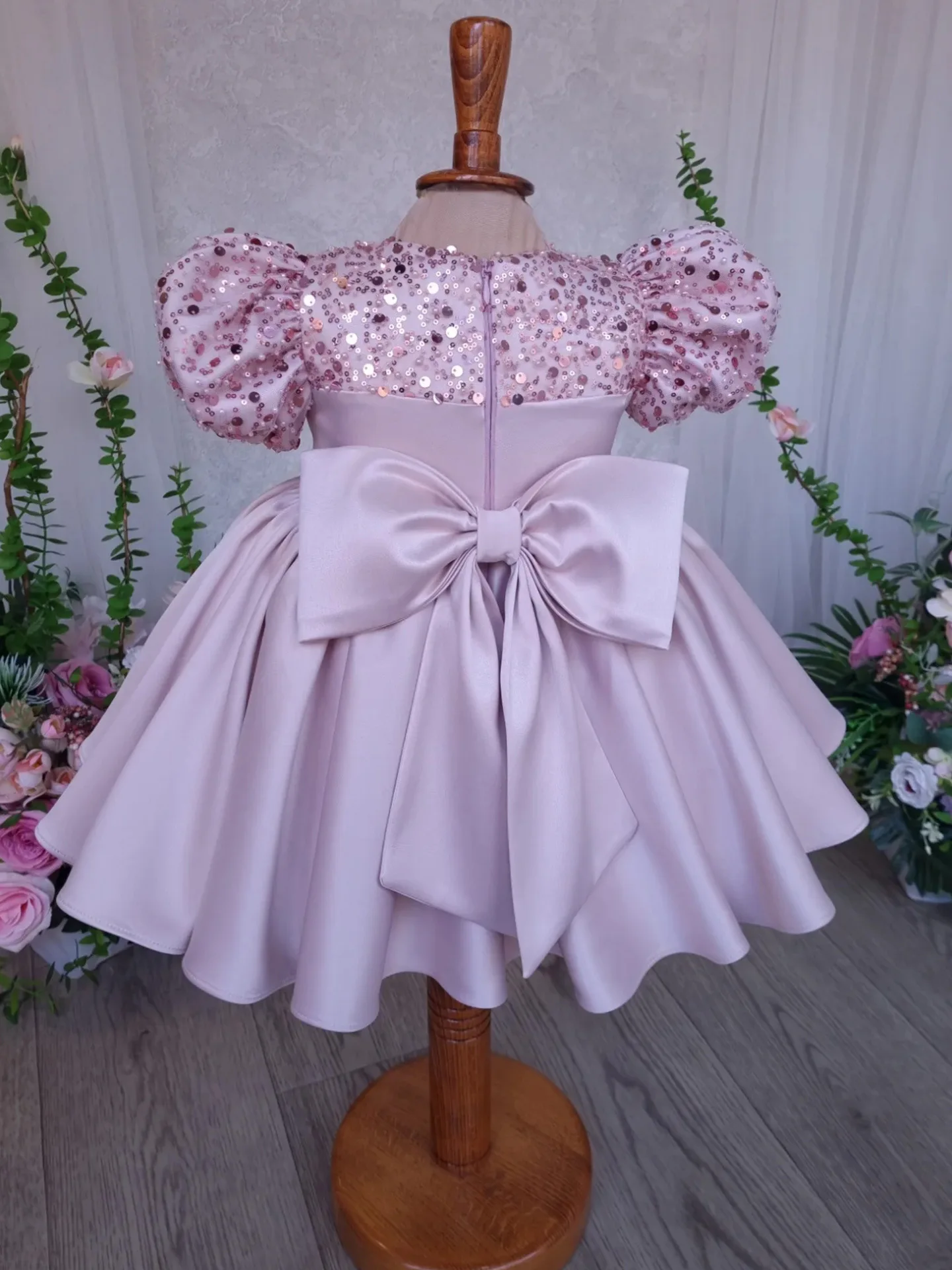 

Custom Flower Girl Dress Wedding Gown Birthday Party Pageant Dress Puff Sleeve Sequin Bow Satin Tulle Princess Dress For Girls