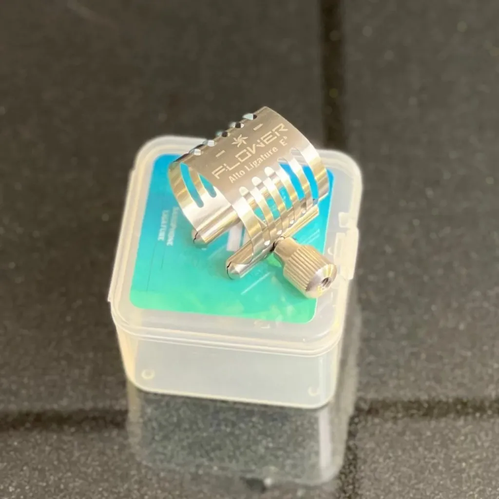 Alto Saxophone clips are suitable for bakelite mouthpieces