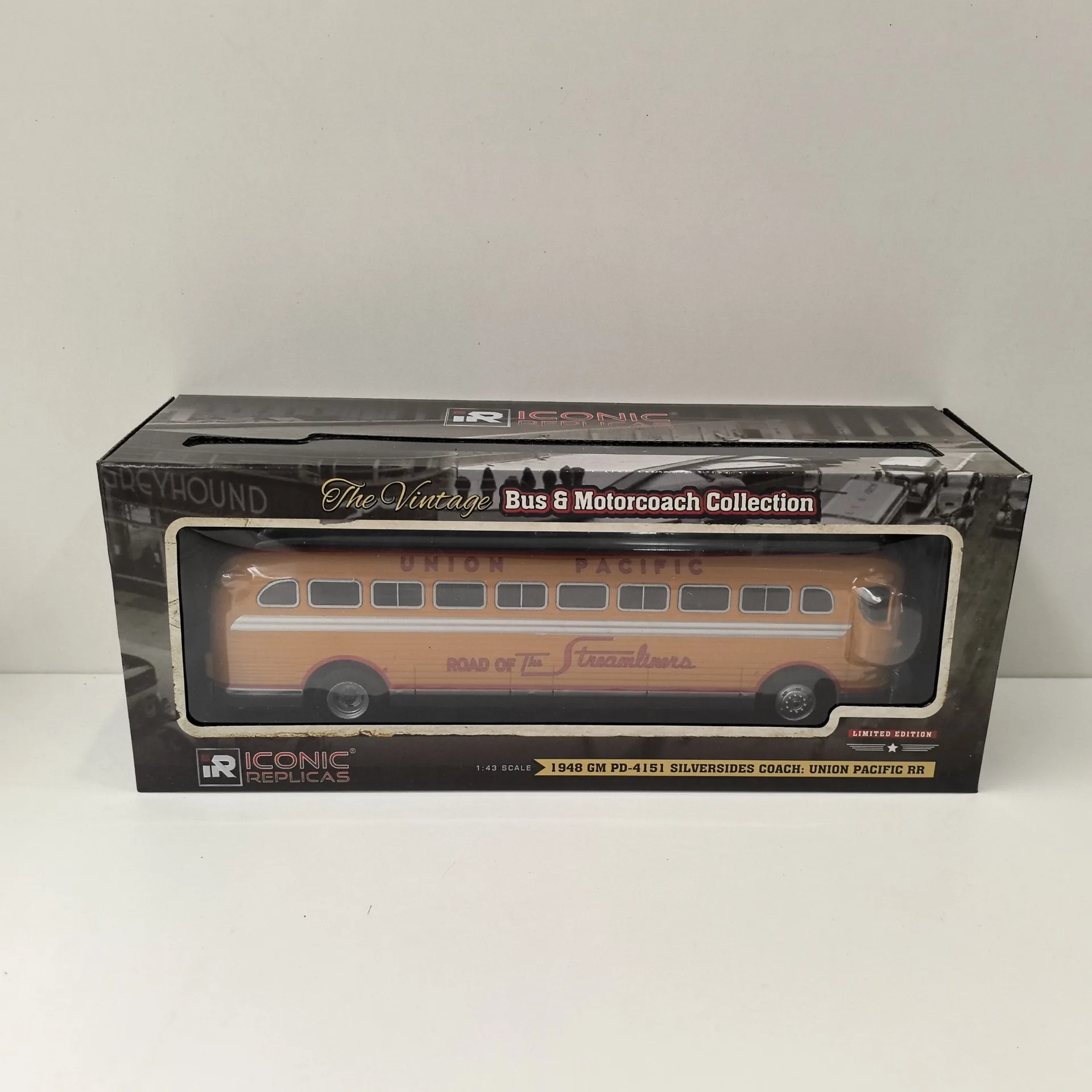 

Литой под давлением ИК масштаб 1/34, GM PD-4151 1948, автобус, днище, корпус из сплава, пластиковая модель автомобиля, Коллекционная игрушка, подарок, сувенирный дисплей