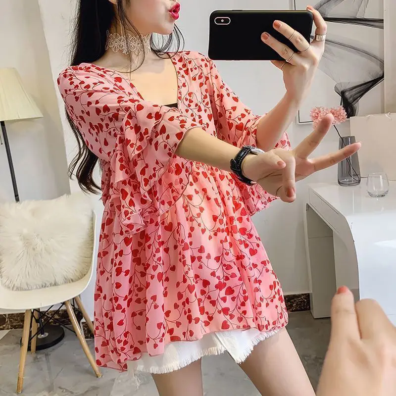 2024 Summer New Mid Length V-neck Lotus Leaf Sleeves Printed Chiffon Shirt Fashionable Cover Belly Loose Top for Sweet Women