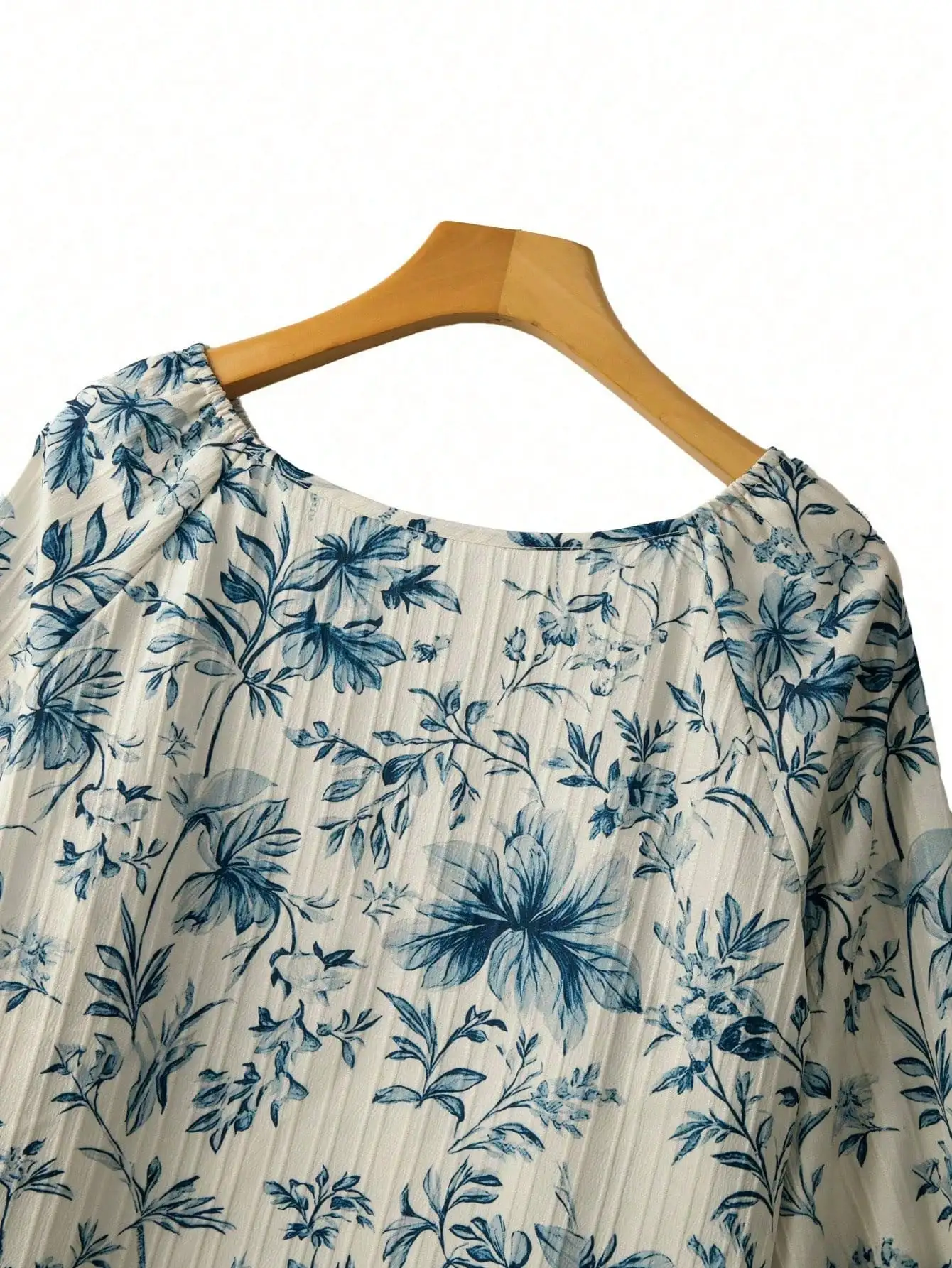 

Floral Print Women Loose Blouse With Puff Sleeve And Bow Tie Detail