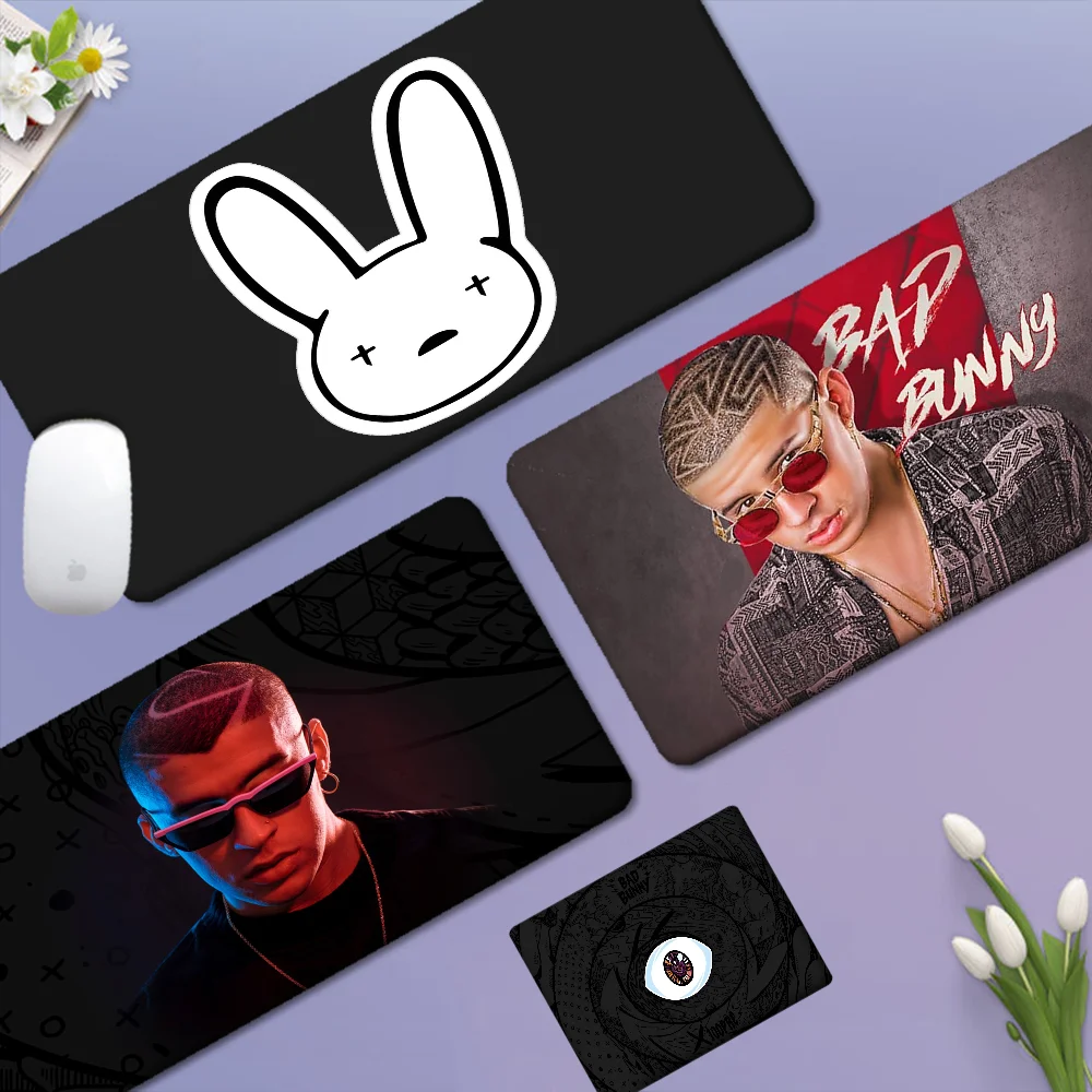 Sänger Bad Bunny Animation Cartoon Anime Gaming Mauspad Tastatur Mausmatten Schreibtischunterlage Zubehör Desktop-Matte