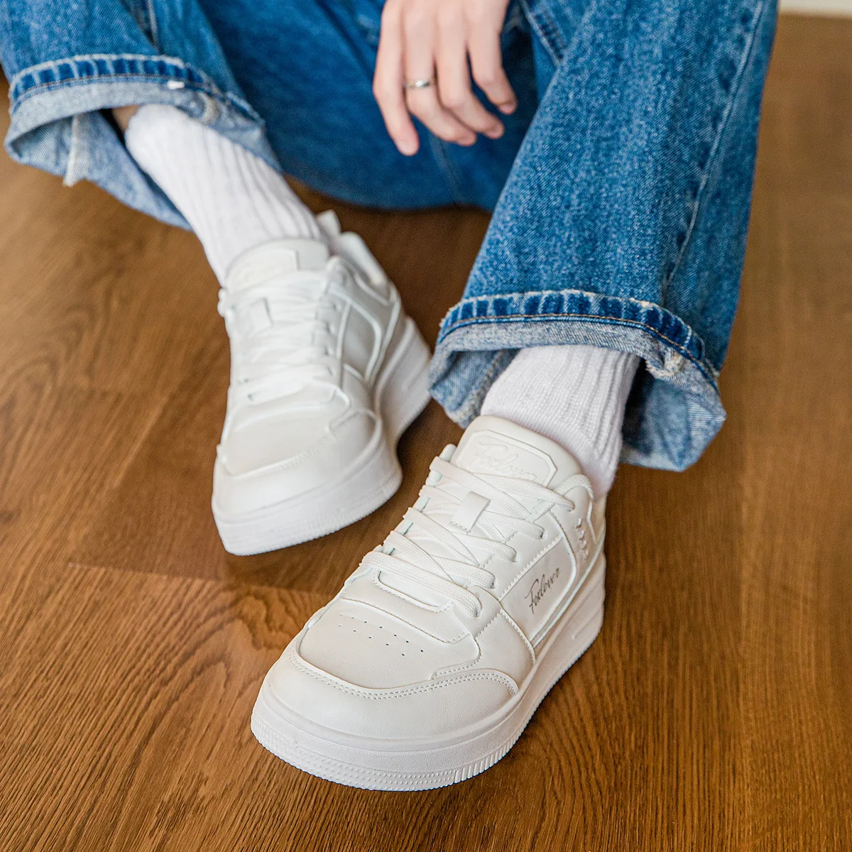 FOXER Merek Wanita Bersol Tebal Sepatu Putih 2025 Baru Fashion Sepatu Wanita Kasual Bernapas Sepatu Siswa Sepatu Olahraga