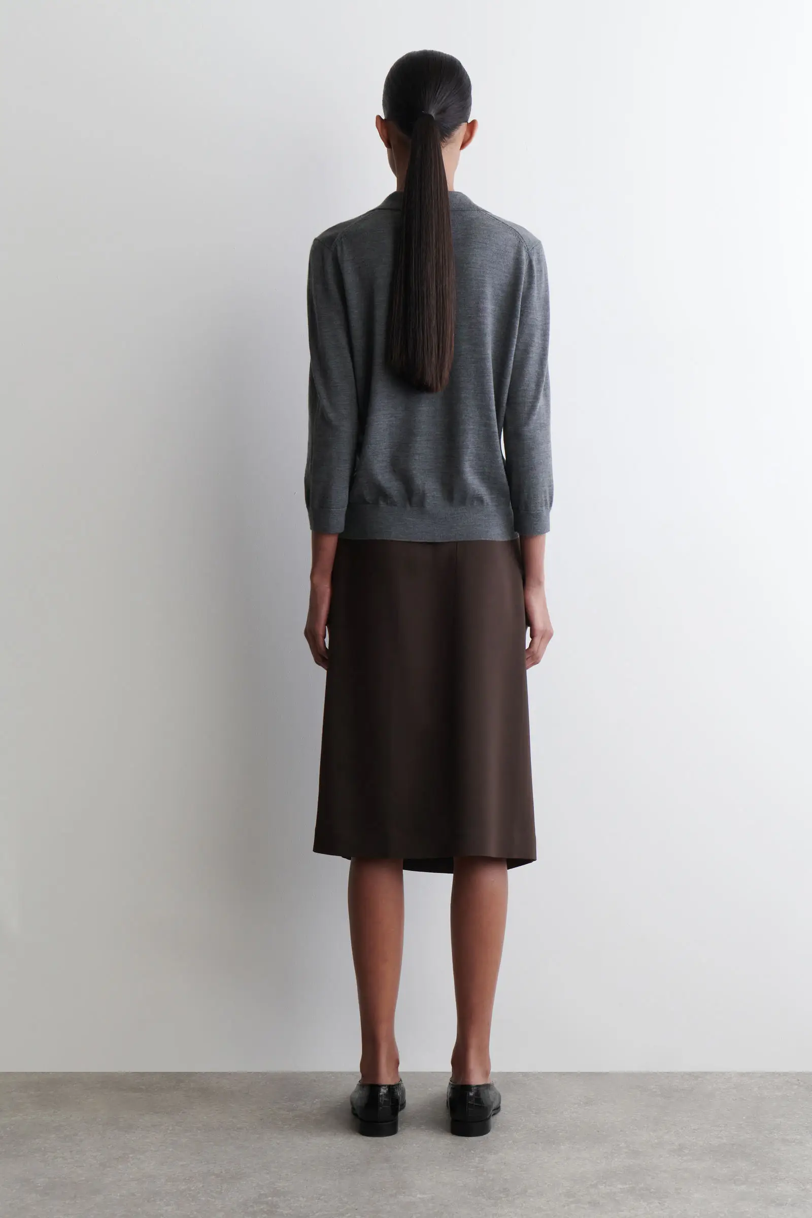 Ethereal MD 2025 كوس الخريف نمط جديد من المرأة عارضة الأزياء القياسية بولو طوق الصوف مزيج محبوك سترة