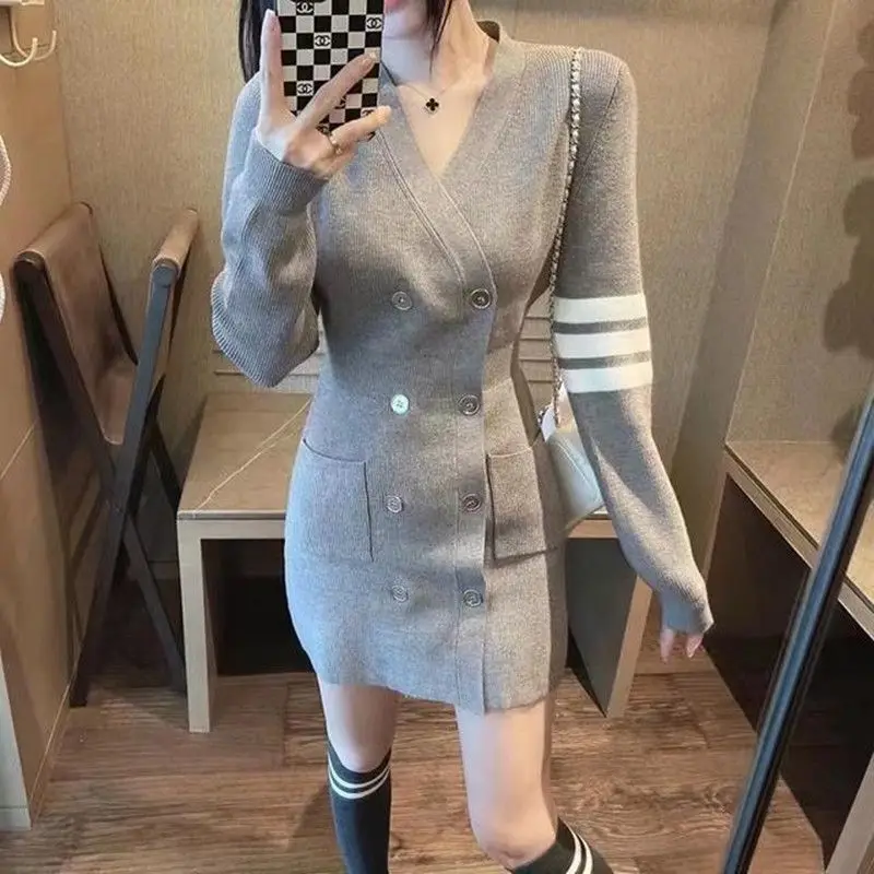 Gehaakte damesjurken Extreme mini vrouwelijke gebreide jurk Knoop Korte V-hals Zwarte kleding Sensueel Sexy A-lijn outfits Nieuw in Kpop