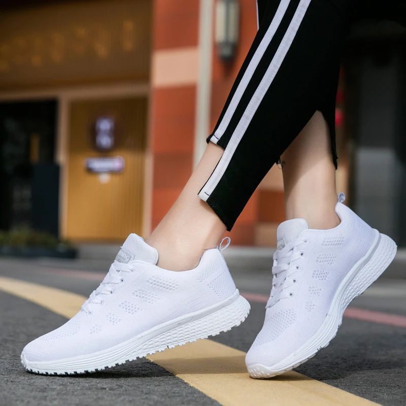 Women Casual Shoes Fashion Breathable Walking Mesh Flat Shoes Sneakers Women 2024 Gym Vulcanized Shoes White Female Footwear