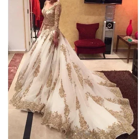 

Customized Classic A Line Saudi Plus Size V Neck 3/4 Sleeve Gold Lace Applique Muslim Bridal Wedding Dresses With Beads