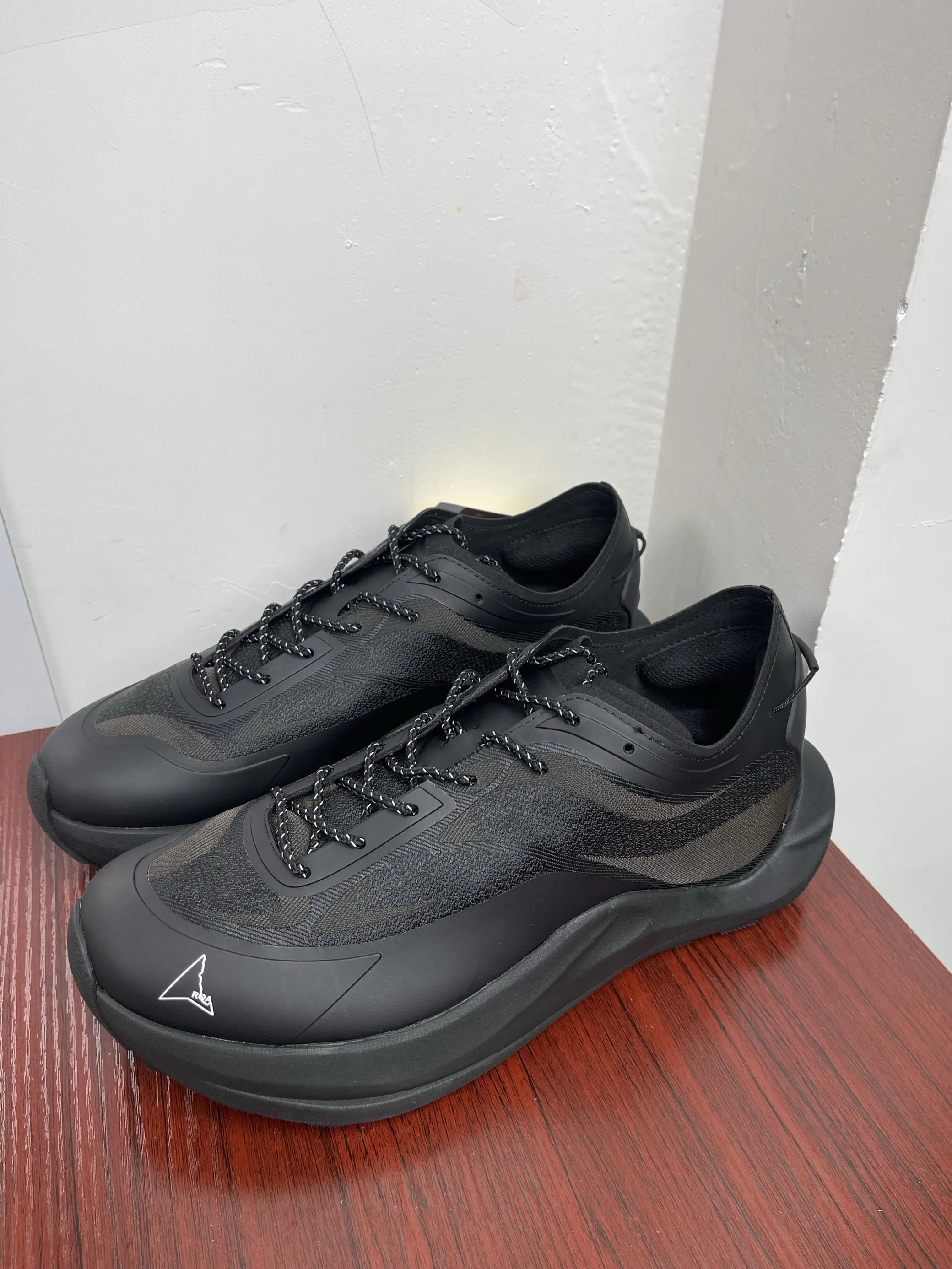 

New Trendy Unisex Lightweight Outdoor Mountain Climbing Anti-slip Sports Shoes Five Colors Available Comfortable Leisure Shoes