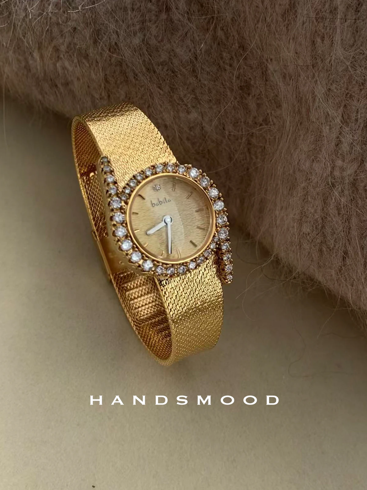

Retro high-end exquisite light luxury fashion temperament ladies quartz watch ladies accessories ladies high-end watch