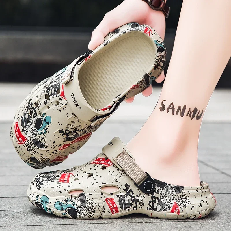 Summer Men Sandals Clogs Outdoor Garden Clogs Hole Shoes Male Casual Shoes Water Shoes Comfort Home Soft Men's Slippers