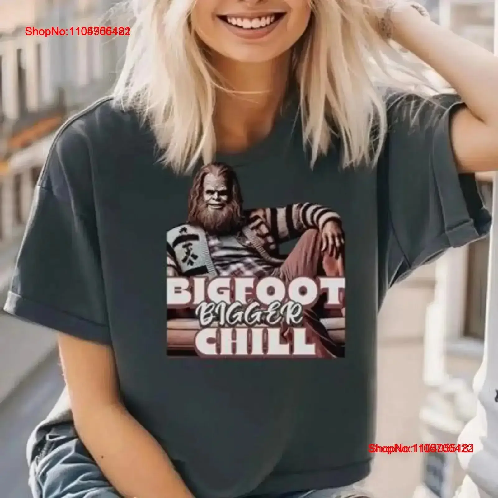 Bigfoot Bigger Chill Funny Halloween T Shirt Laid Back Sasquatch Sweater Quirky Retro vintage Washed homme vintage Washed