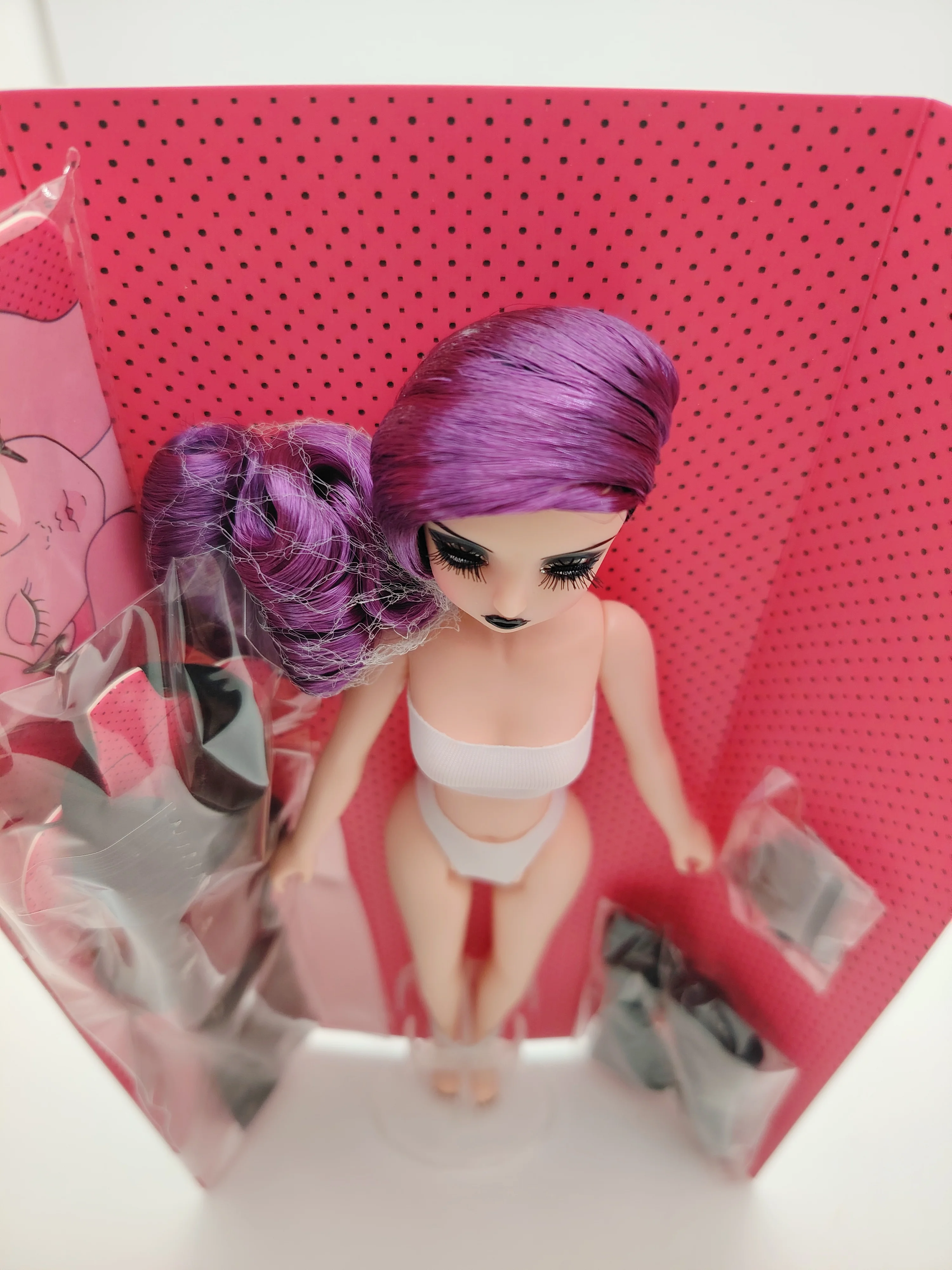 Boneca colecionável Super Mico fofa da moda escala 1/6 com cabelo roxo e conjunto de roupa preta