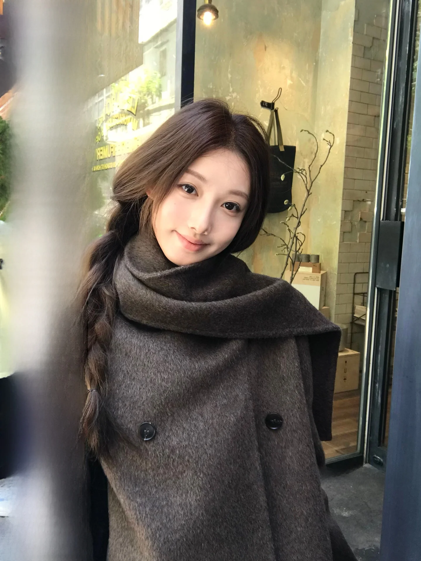 

Двустороннее шерстяное пальто-шарф для женщин, модель Edinburgh Diary Board, цвет орех, с интегрированной шерстяной подкладкой