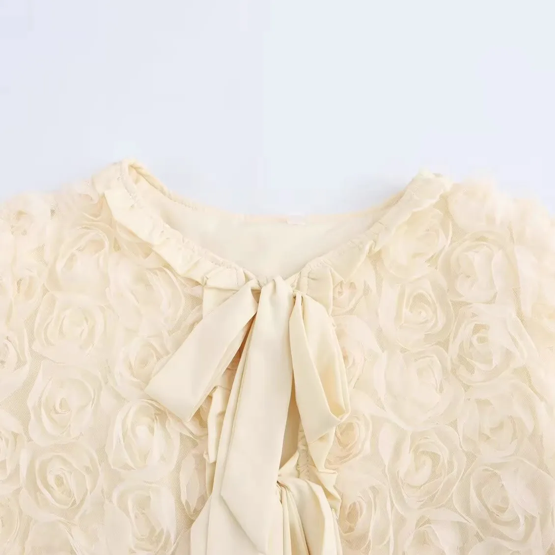 秋の新作レディース服 欧米風 フレンチファッション 立体フラワーフリル裾 フレンチストラップジャケット