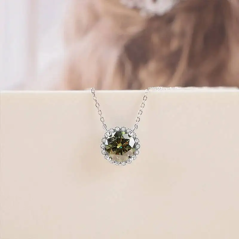 925 Sterling Silver 1 Carat Moissanite Beating Heart Necklace Fashion Casual Design Light Luxury Niche Senior Ladies