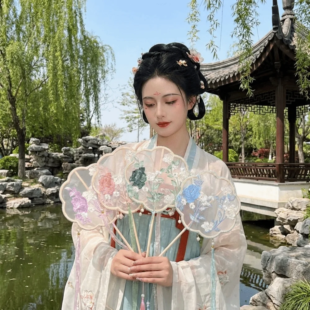 

Classical Handheld Chinese Style Fan Decorative Long Handle Circular Fan with Tassels Floral Pattern Silk Fan Dance