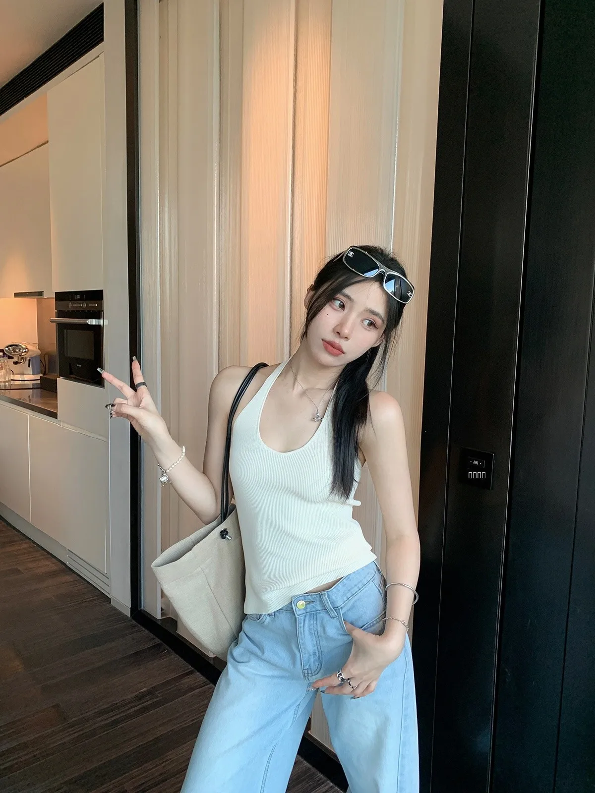 

Женский летний облегающий топ-майка с U-образным вырезом, из трикотажа (80% нейлон, 20% прочие волокна), уличный стиль, с квадратными вырезами на плечах