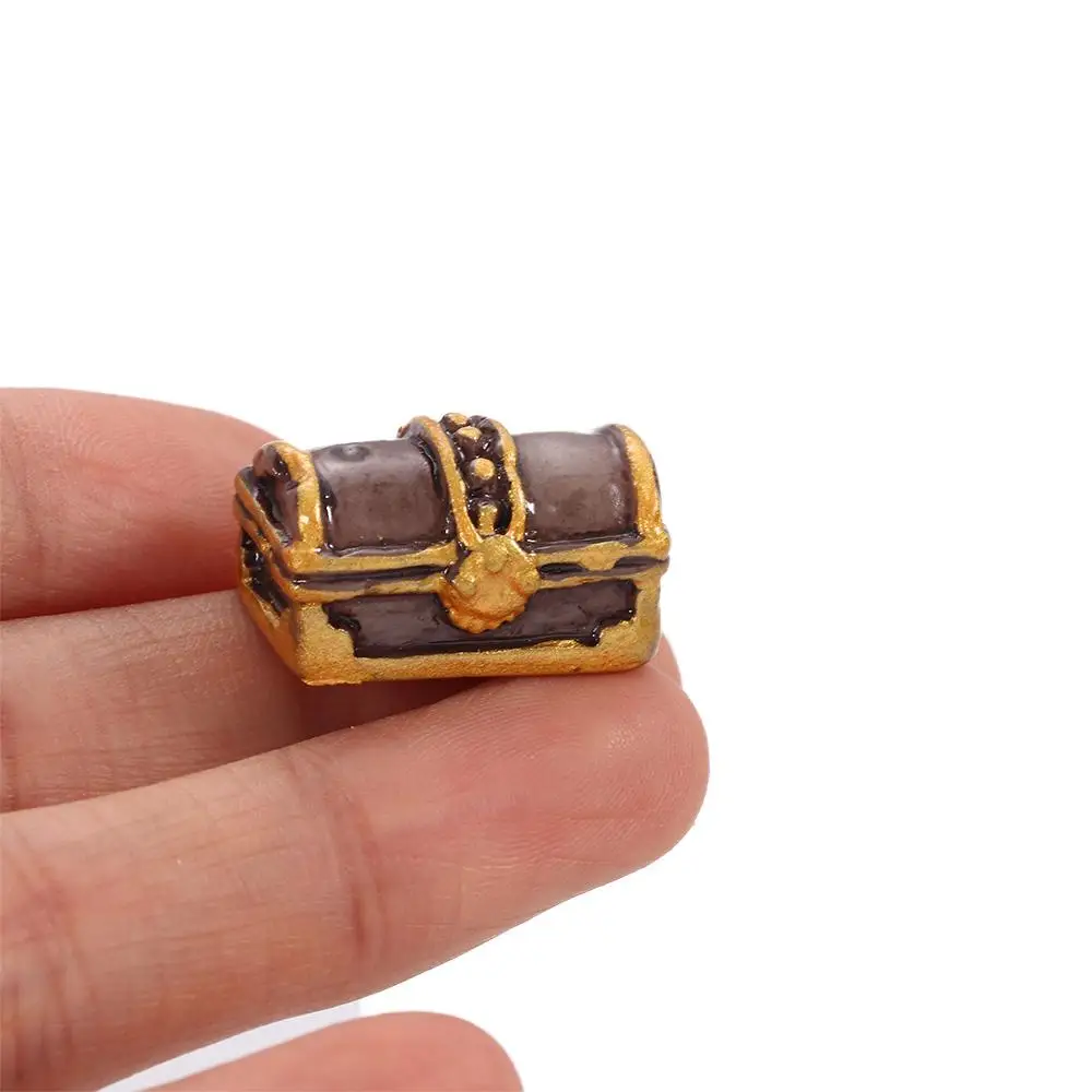 

World Miniature Oceans Decoration Fish Tank Decor Sea Explorer Ornament Action Figures Micro Landscape Divers Figurine 3D Model