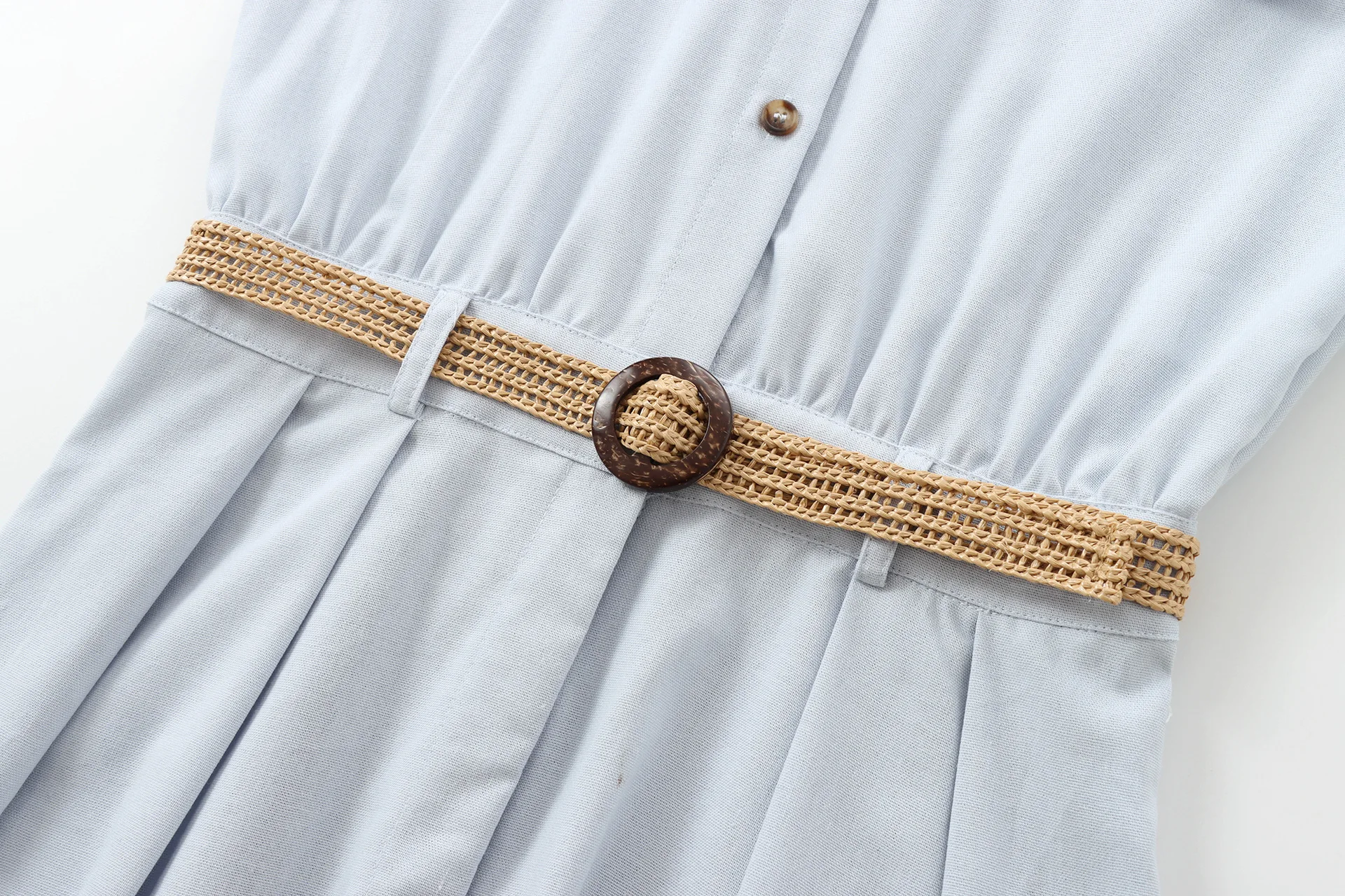 2025年秋新作 ライトブルー レディースジャンプスーツ 襟付きポケット ベルト飾り付き プレイスーツ カジュアル バケーション ショートロンパース