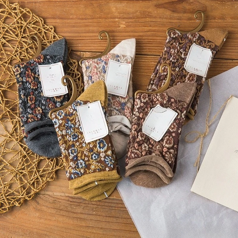 

5 Pairs Retro Fashion Niche Floral Mid Tube Socks Trend Floral Women's Socks Autumn and Winter Pile Socks Women's Ethnic Style