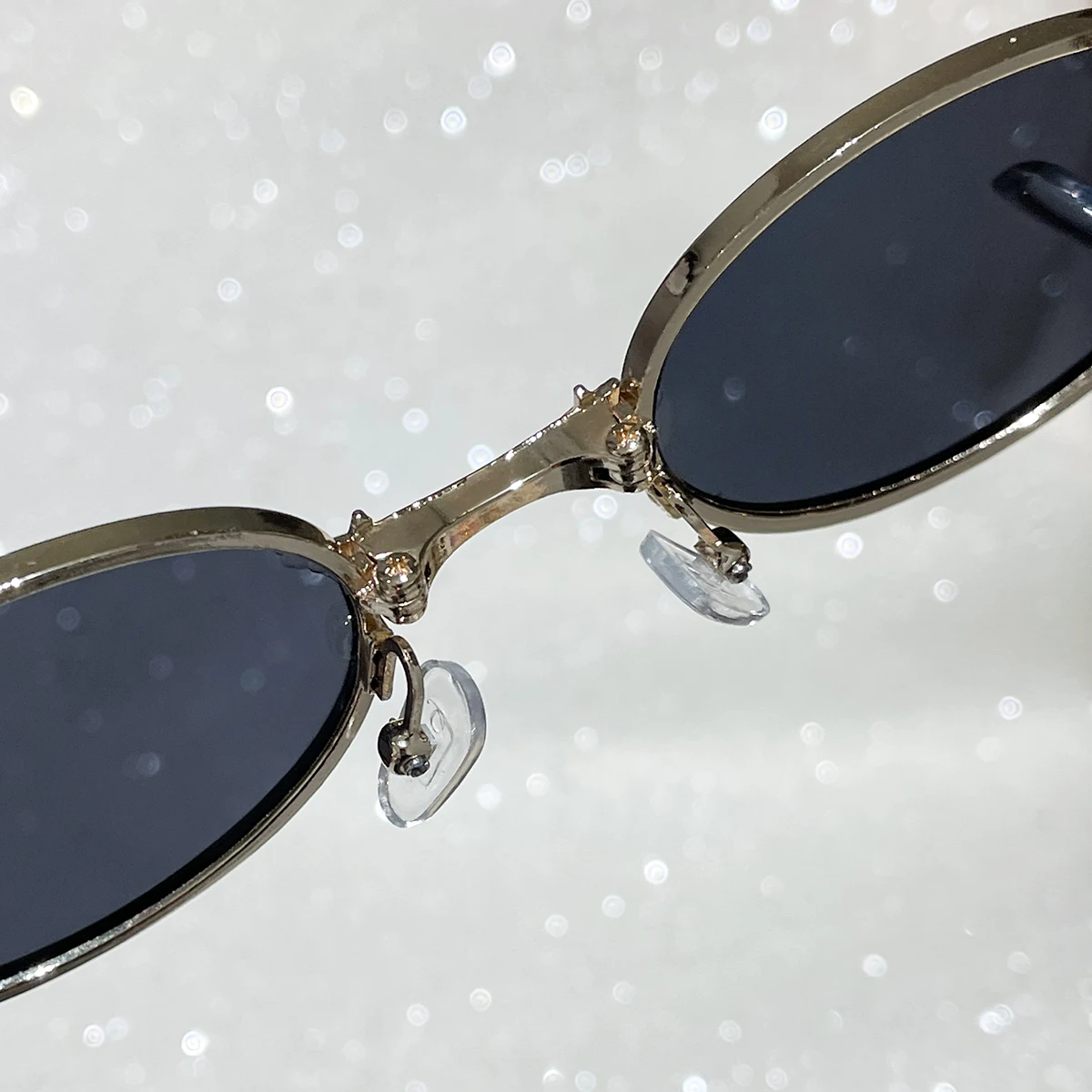 1 Stück Unisex Sonnenbrille Neue Faltbare Metall-Universalbrille Ovale Form Personalisiertes Vielseitiges Diamant-Verziertes Design Trendiges Street-Style-Design – Detail 2