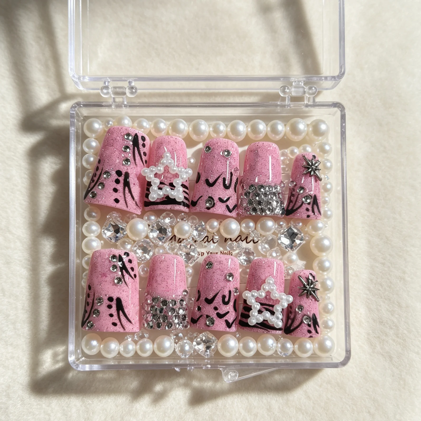 10 Stück handgepresste Nägel in Entenschnabelform, schöne künstliche Nägel, schwarz-rosa Glitzer-Graffiti-Sterne, geeignet für Frauen – Detail 3