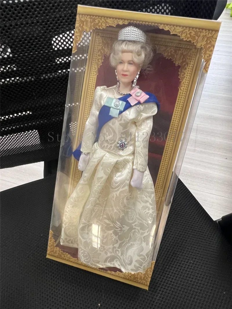 UK Queen Elizabeth II Toy Figurine Commemorative Decorative Ornament Kawaii Statue Action Figures Dolls Brinquedo for Collectors