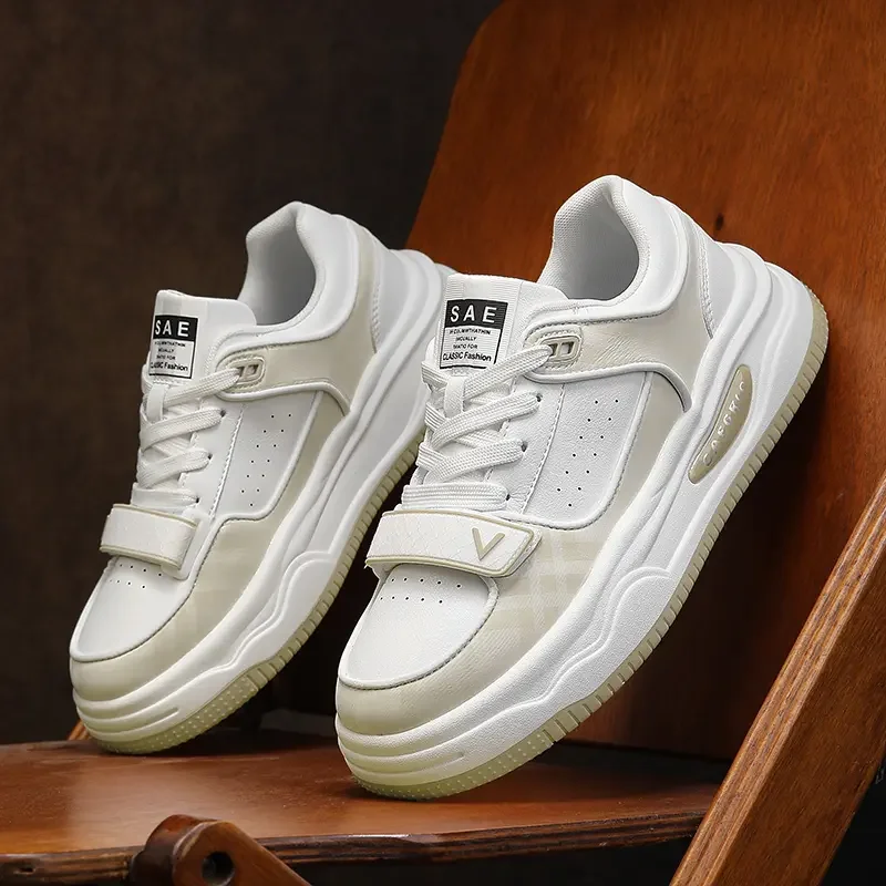 

Мужские модные повседневные кеды на прорезиненной подошве для весны и осени. Удобные и стильные.