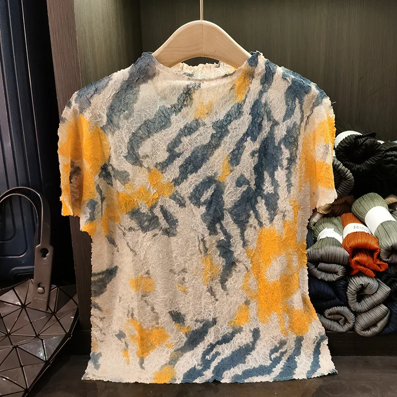 مياكي مطوي تي شيرت 2025 الصيف أضعاف جديد سليم Plisse ليوبارد طباعة الوقوف طوق الطية تي شيرت البلوز الطيات القمم الإناث