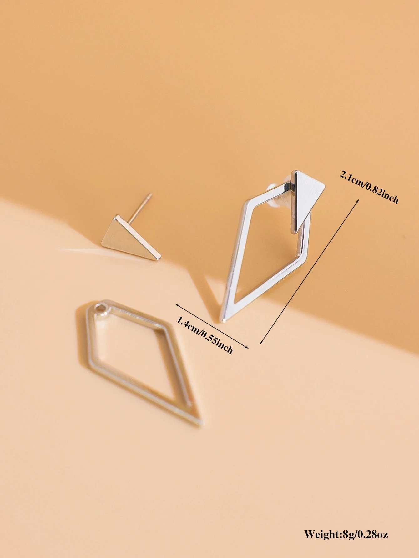 2-piece personalized set with two triangular arrows and hanging earrings. Simple and versatile earrings for women\'s holiday gift
