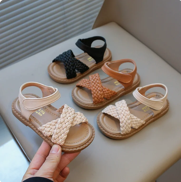 

Girls Sandals Kids Fashion Princess Beach Shoes 2025 Brand New Cross Tied Weave Style Fashion Children Summer Sandals Soft Cute