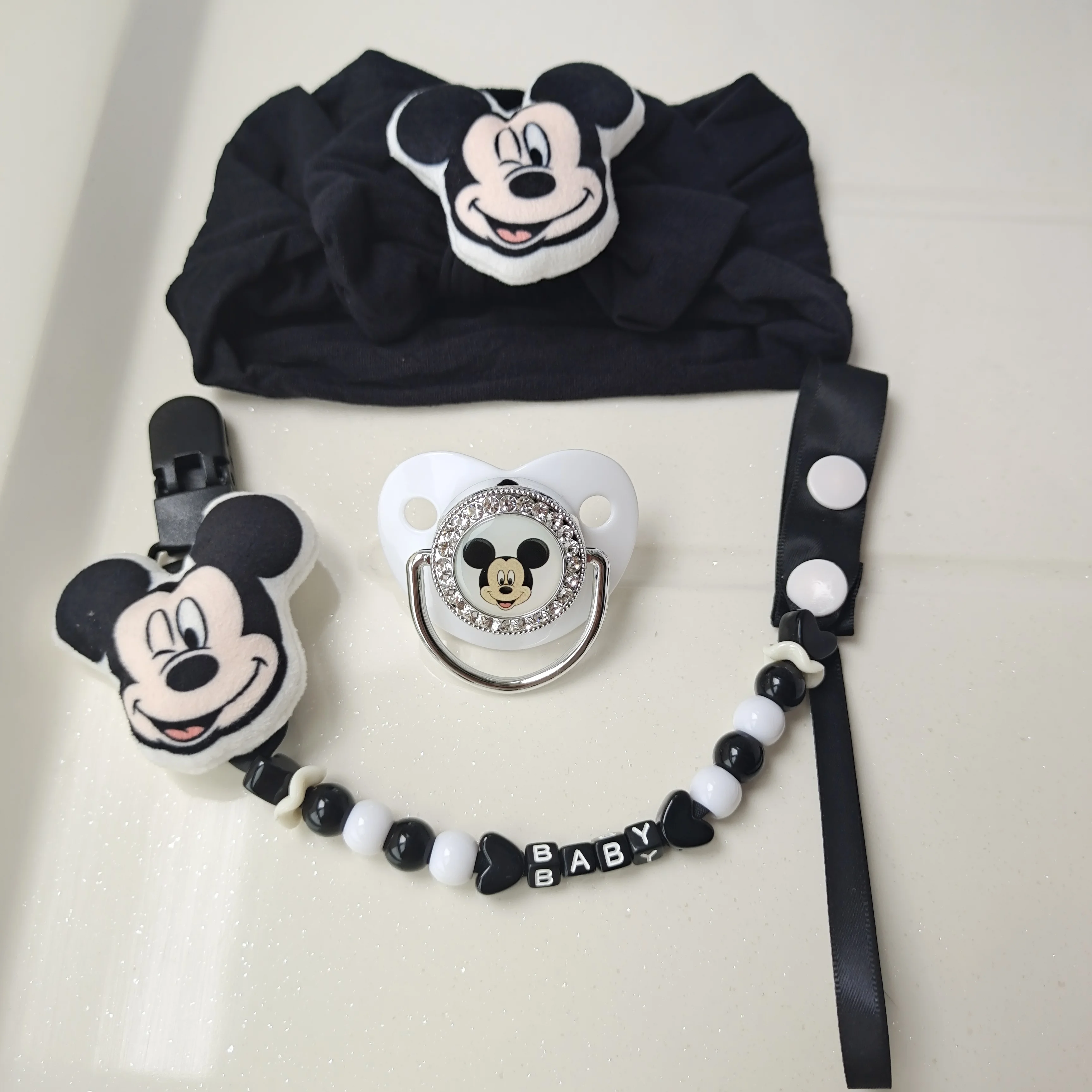 Disney Parks for Baby Traveling Accessories Speenkoord Met Naam and Soother Mickey Mouse Hair Bows Boys Fotografia Noworodka